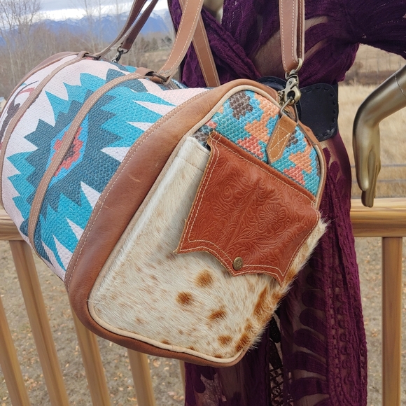 🎁Rug tooled leather duffel bag western tribal New - Picture 11 of 16